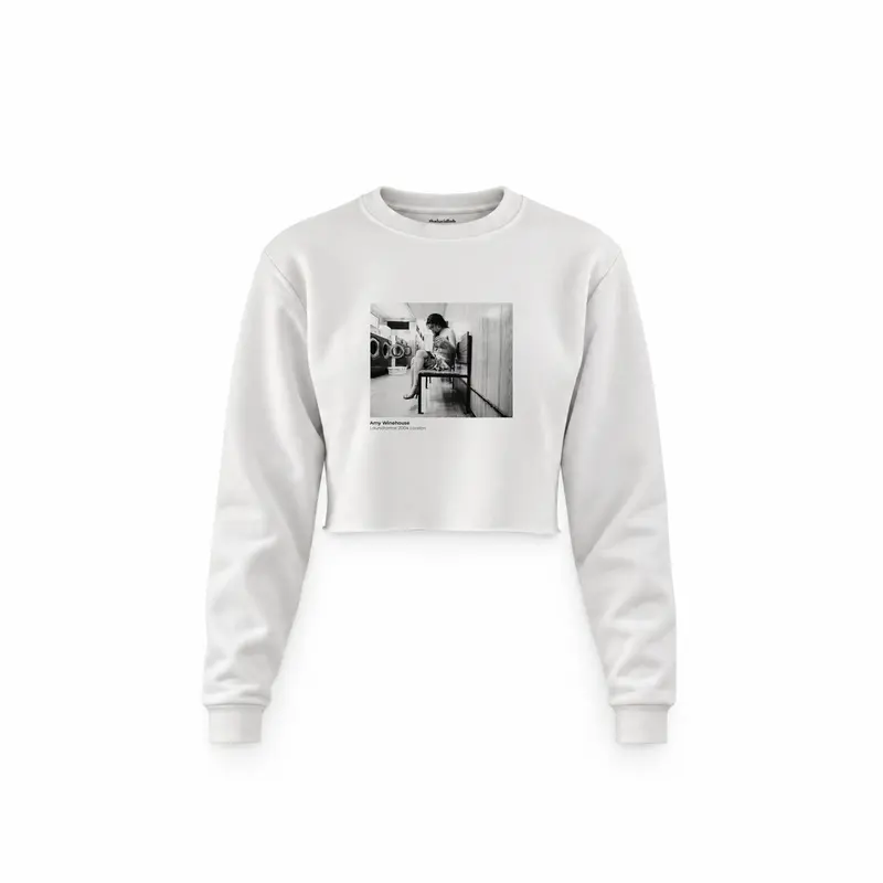 Amy Winehouse at the laundromat 2004 Crop Sweatshirt