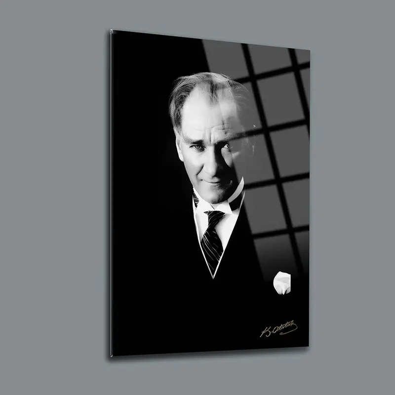 Atatürk 105 Cam Tablo