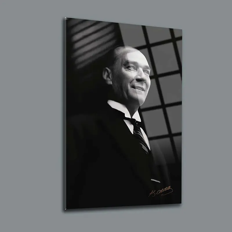 Atatürk 99 Cam Tablo