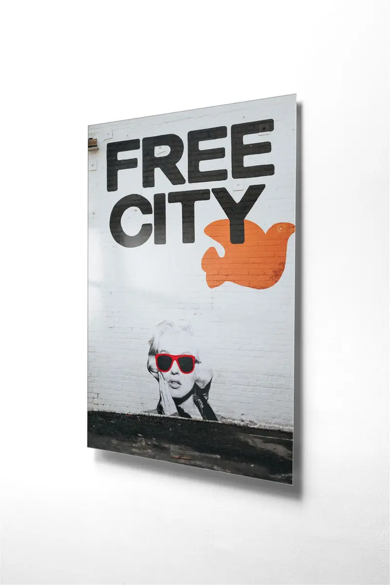 Free City Yazılı Graffiti Cam Tablo - Beyaz
