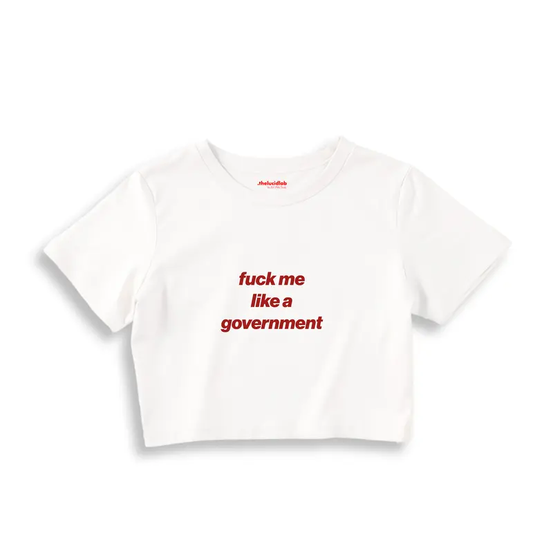 Fuck Me Like the Government Crop Tişört