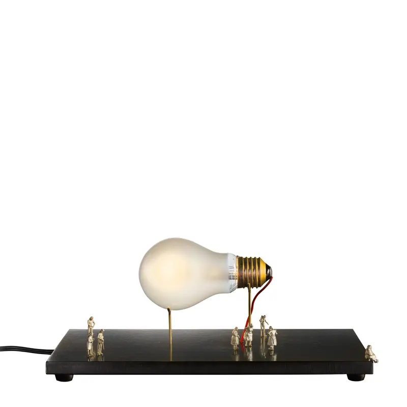 I RICCHI POVERI MONUMENT FOR A BULB