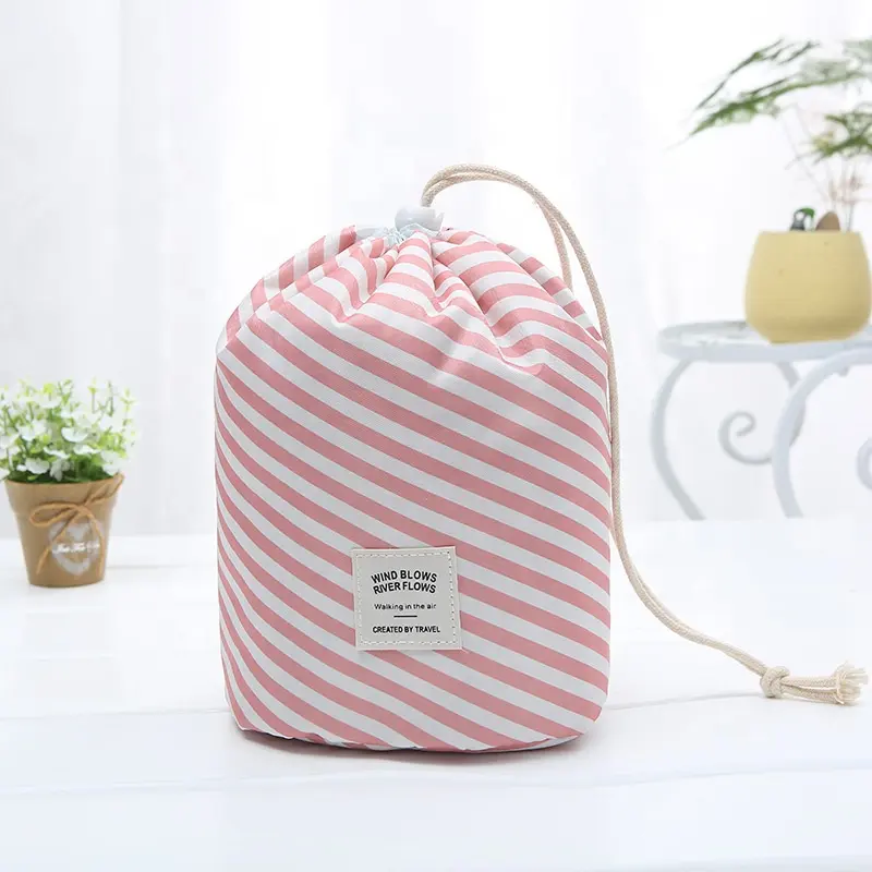 Makyaj Çantası 17x23 cm Naylon Kumaş Çizgili Kırmızı