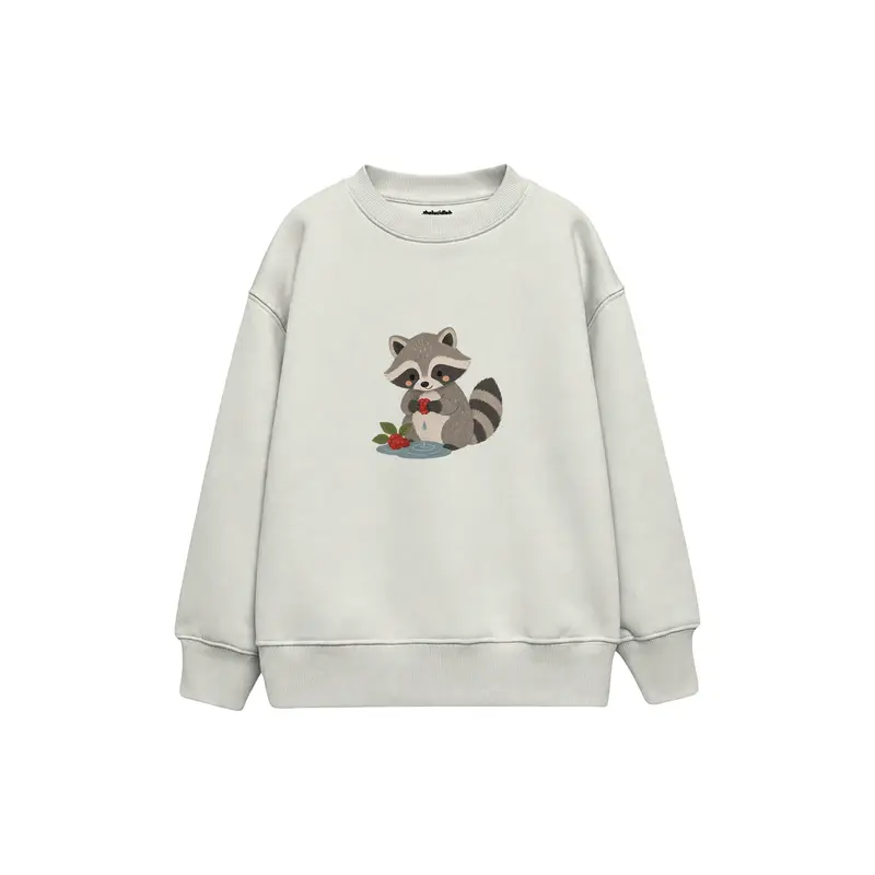 Raccoon Washing a Berry Çocuk Sweatshirt