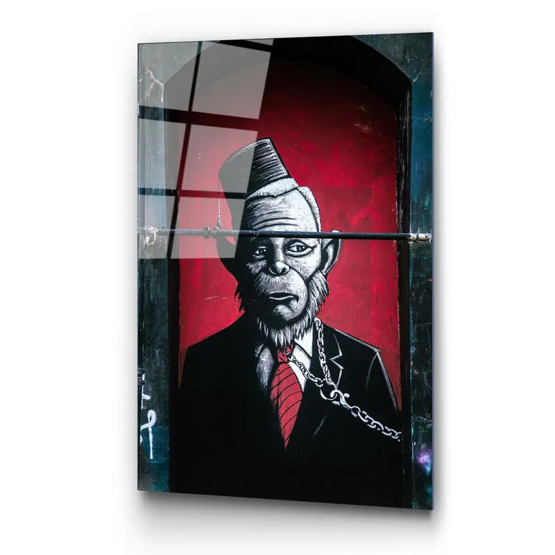 Takım Elbiseli Maymun Grafiti Cam Tablo - Kırmızı
