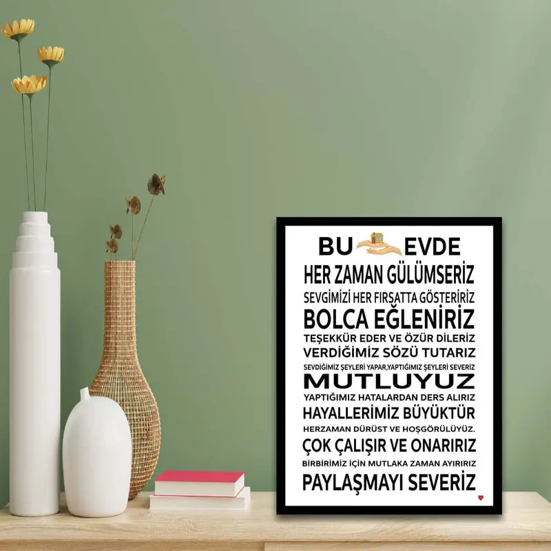 Wow Bu Evde Her Zaman Gülümseriz Yazısı (Siyah Çerçeve Görünümlü) Uv Baskı Mdf Ahşap Duvar Tablo
